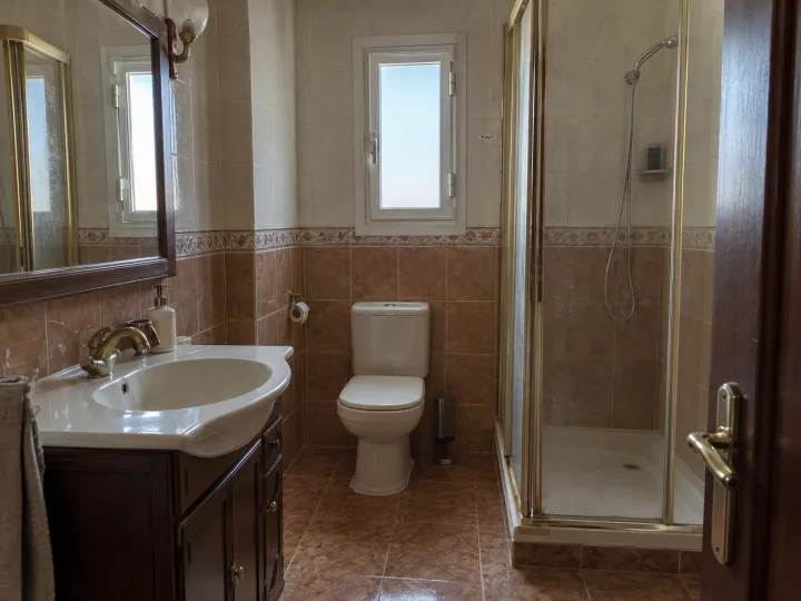 Baño reformado en Casares: antes de la obra