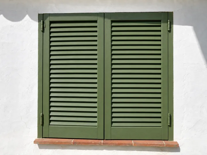 Contraventanas restauradas en Sotogrande: después de la obra